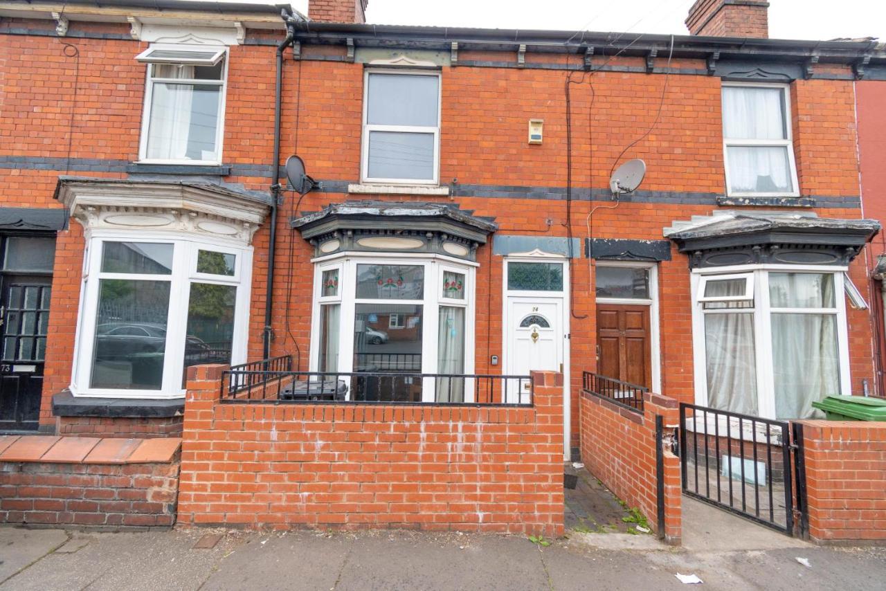 Fantastic 3 Bedroom House *Free Parking* Wolverhampton Exterior foto