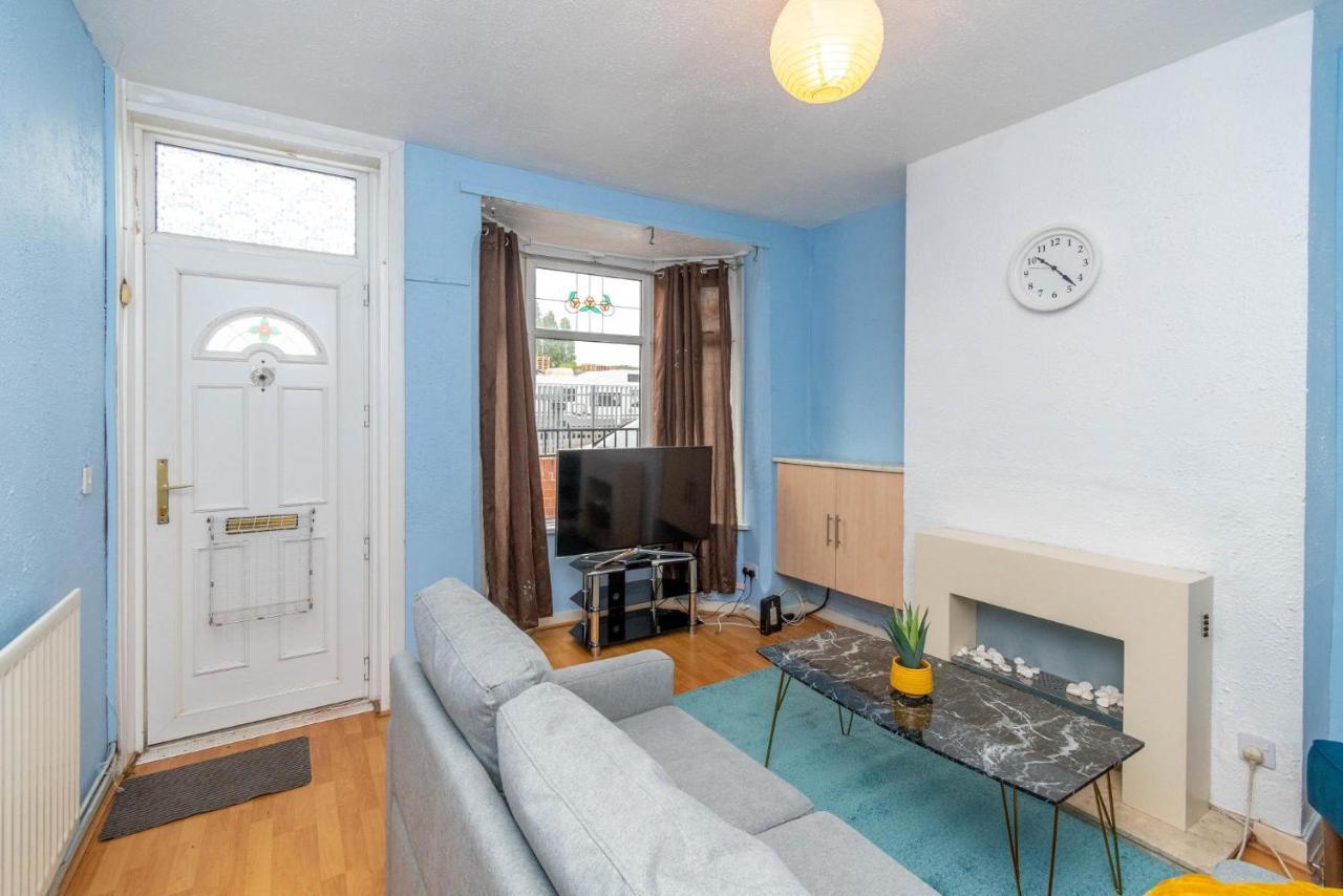 Fantastic 3 Bedroom House *Free Parking* Wolverhampton Exterior foto